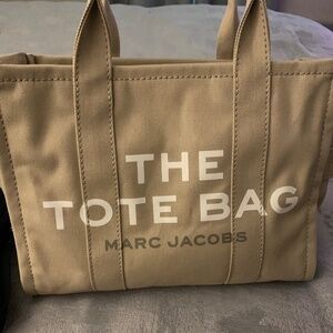 Marc Jacobs Tote Bag-Size Medium